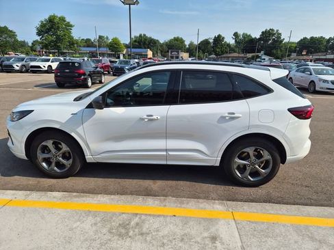 Used 2023 Ford Escape ST-Line w/ Tech Pack #1 AWD/4WD image 10