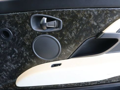 Used 2019 Aston Martin DB11 Volante RWD image 29