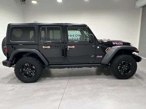 Used 2024 Jeep Wrangler Unlimited AWD/4WD image 9