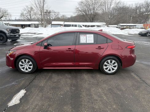 Used 2022 Toyota Corolla LE image 5