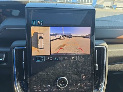 Used 2026 GMC Yukon XL Denali w/ Denali Reserve Package AWD/4WD image 35