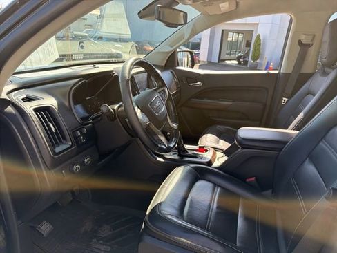 Used 2018 GMC Canyon Denali image 4