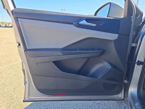 Used 2022 Volkswagen Taos SE image 24