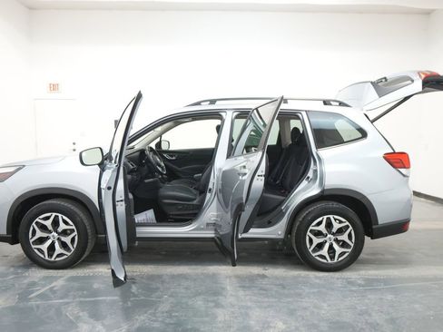 Used 2023 Subaru Forester Premium image 26