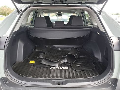 Used 2023 Toyota RAV4 XLE AWD/4WD image 10