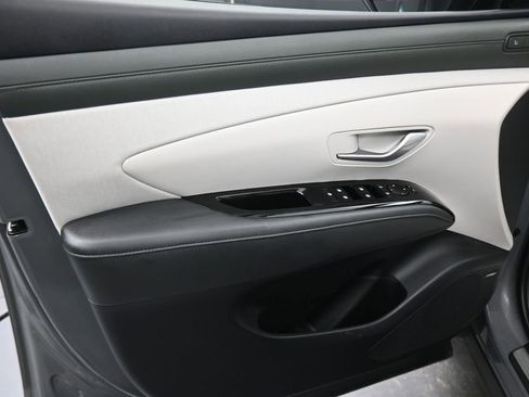 Used 2025 Hyundai Tucson Limited FWD image 2