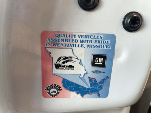 Used 2025 Chevrolet Express 3500 Extended w/ Driver Convenience Package image 9