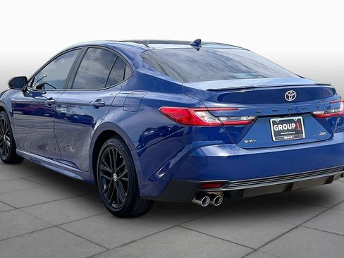 Used 2025 Toyota Camry SE w/ Convenience Package FWD image 12