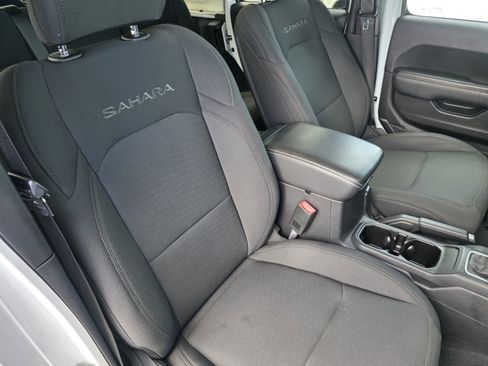 Used 2019 Jeep Wrangler Unlimited Sahara w/ Uconnect 4C Nav & Sound Group image 29