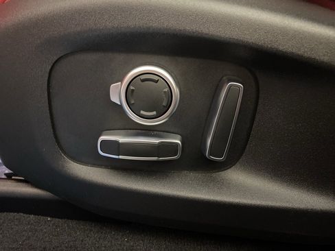 Used 2021 Jaguar F-PACE SVR image 23