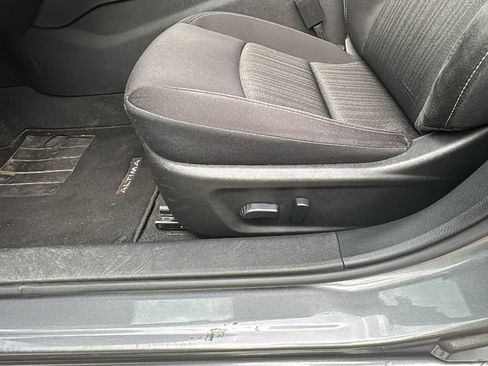 Used 2025 Nissan Altima 2.5 SV FWD image 9