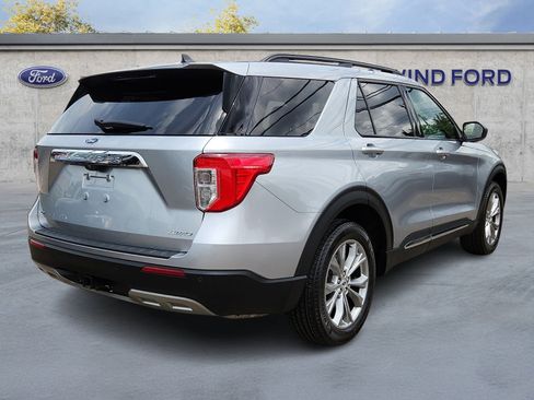 Used 2022 Ford Explorer XLT w/ Equipment Group 202A AWD/4WD image 6
