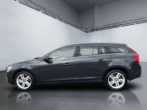Used 2015 Volvo V60 T5 Platinum image 2
