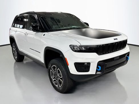 Used 2022 Jeep Grand Cherokee Trailhawk w/ Advanced Protech Group II image 3