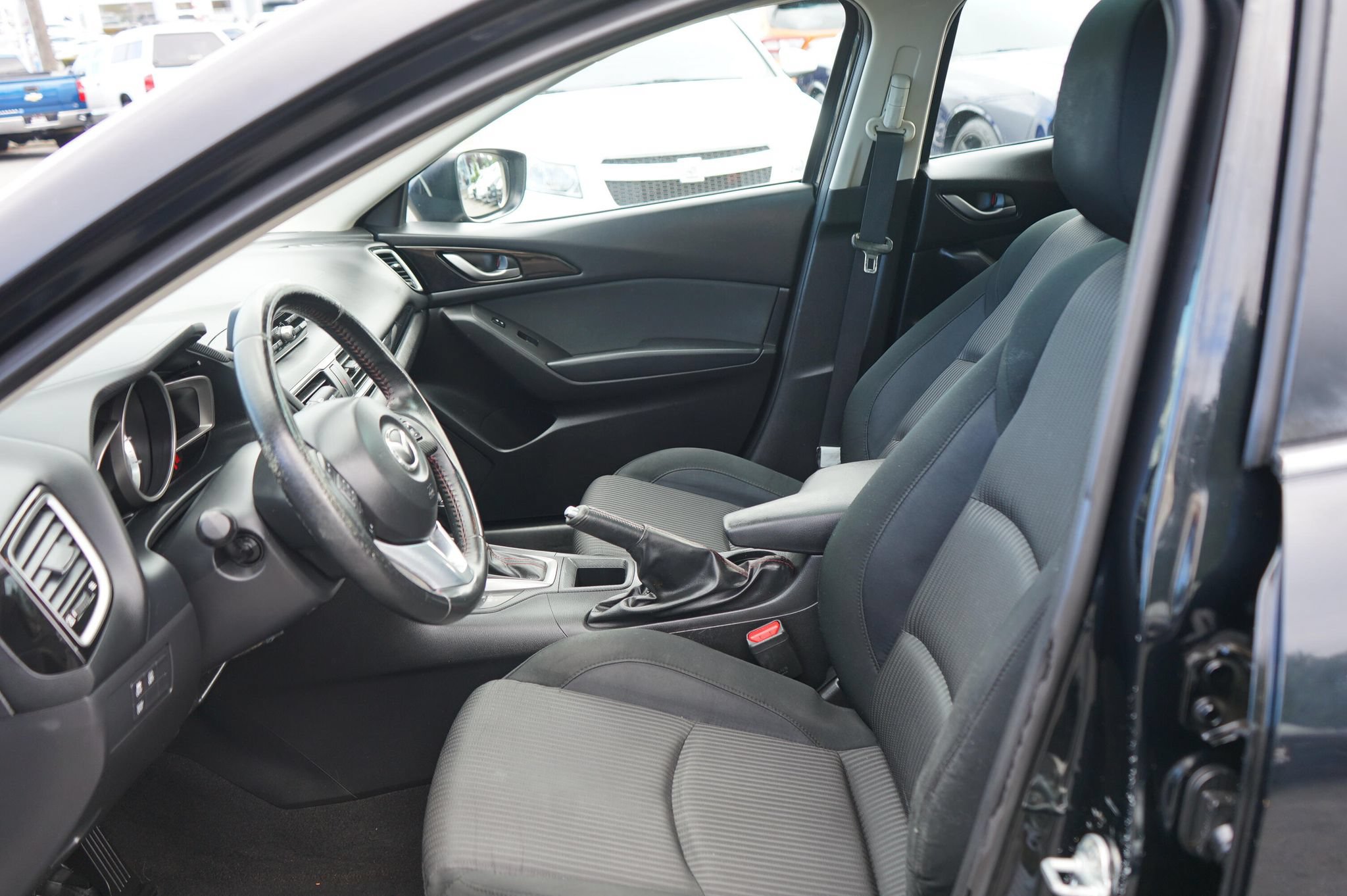 Used 2014 MAZDA MAZDA3 i Touring w/ Moonroof Package 1 FWD image 10