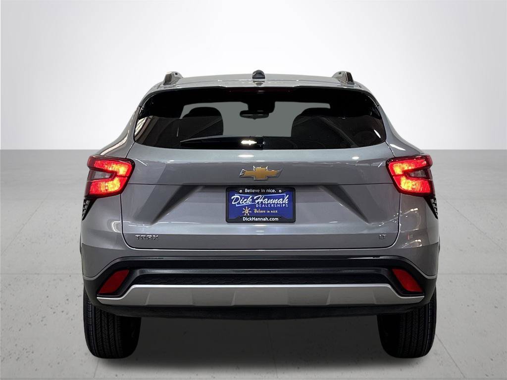 Certified 2025 Chevrolet Trax LT w/ LT Convenience Package FWD image 11