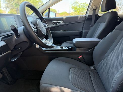 Used 2025 Kia Sportage LX FWD image 27