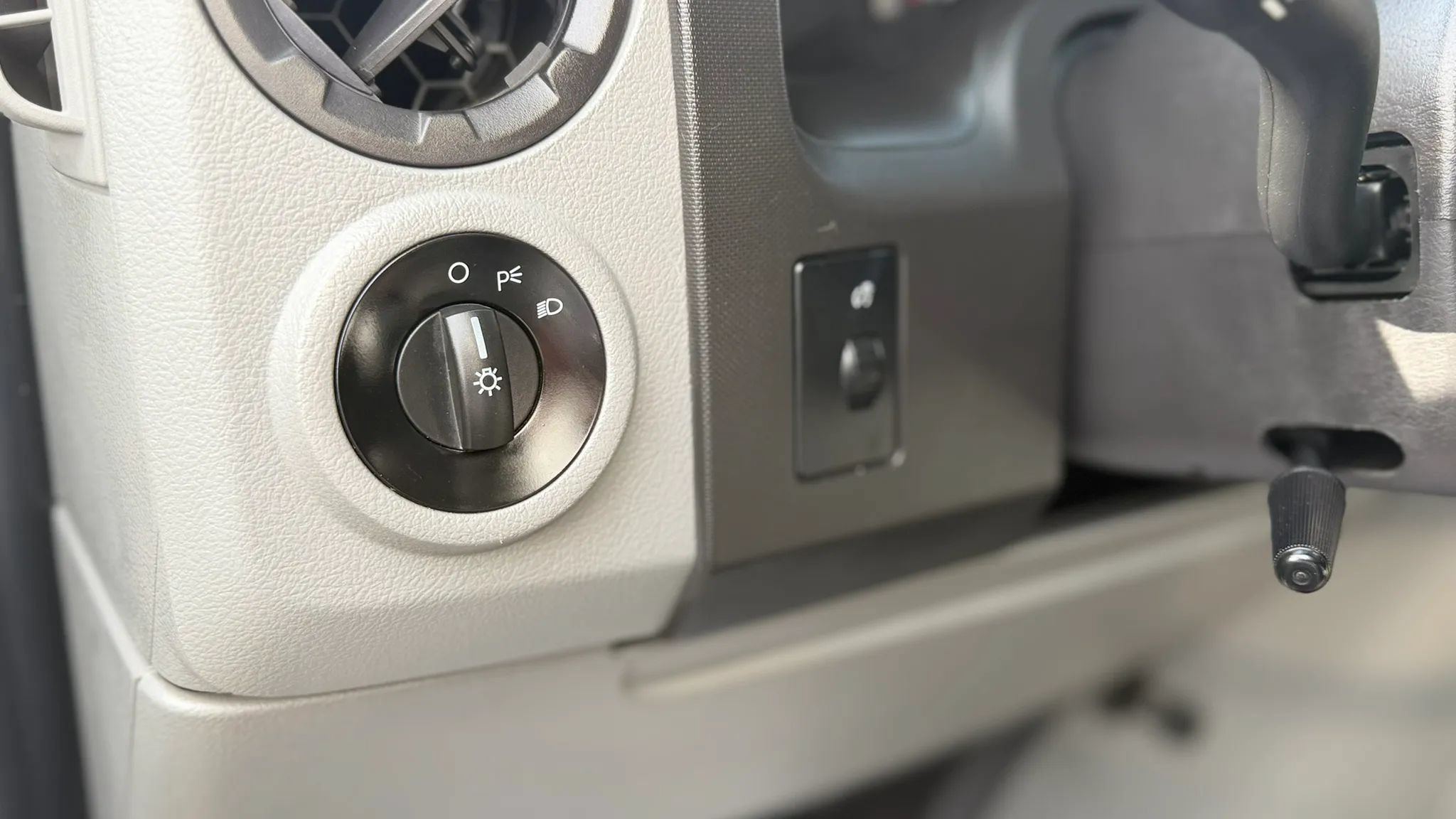 Used 2018 Ford E-350 and Econoline 350 Super Duty w/ Power Windows & Locks Group RWD image 17