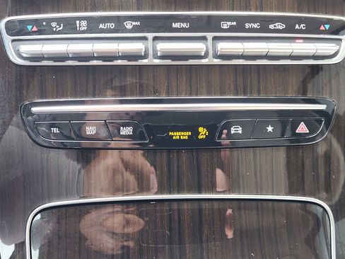 Used 2020 Mercedes-Benz GLC 300 image 19