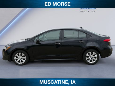 Used 2024 Toyota Corolla LE FWD image 2