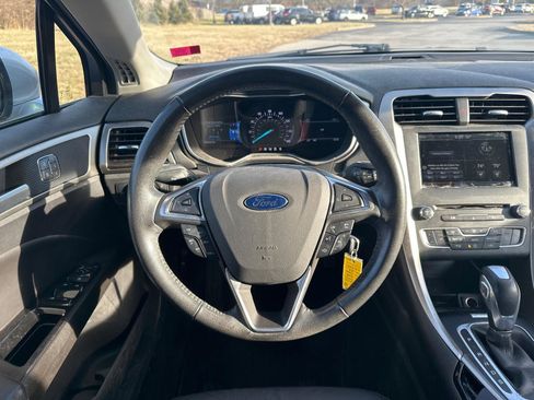 Used 2016 Ford Fusion SE w/ Equipment Group 202A image 16