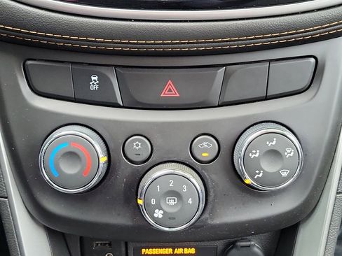 Used 2020 Chevrolet Trax LT w/ Driver Confidence Package image 32