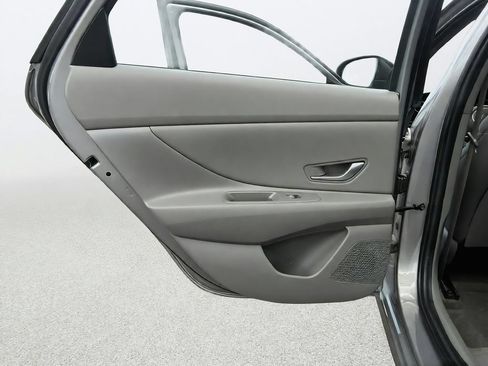 Used 2025 Hyundai Elantra SEL FWD image 31