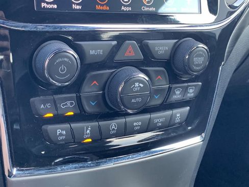 Used 2021 Jeep Grand Cherokee Laredo X image 10