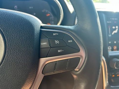 Used 2018 Jeep Grand Cherokee Altitude AWD/4WD image 15