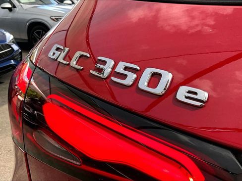 Used 2025 Mercedes-Benz GLC 350e 4MATIC image 31