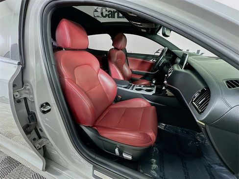 Used 2020 Kia Stinger GT1 image 35