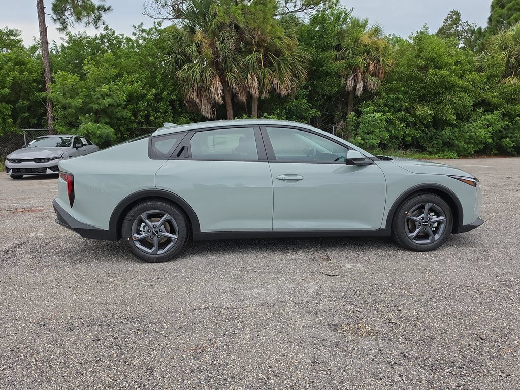 New 2026 Kia K4 FWD image 9