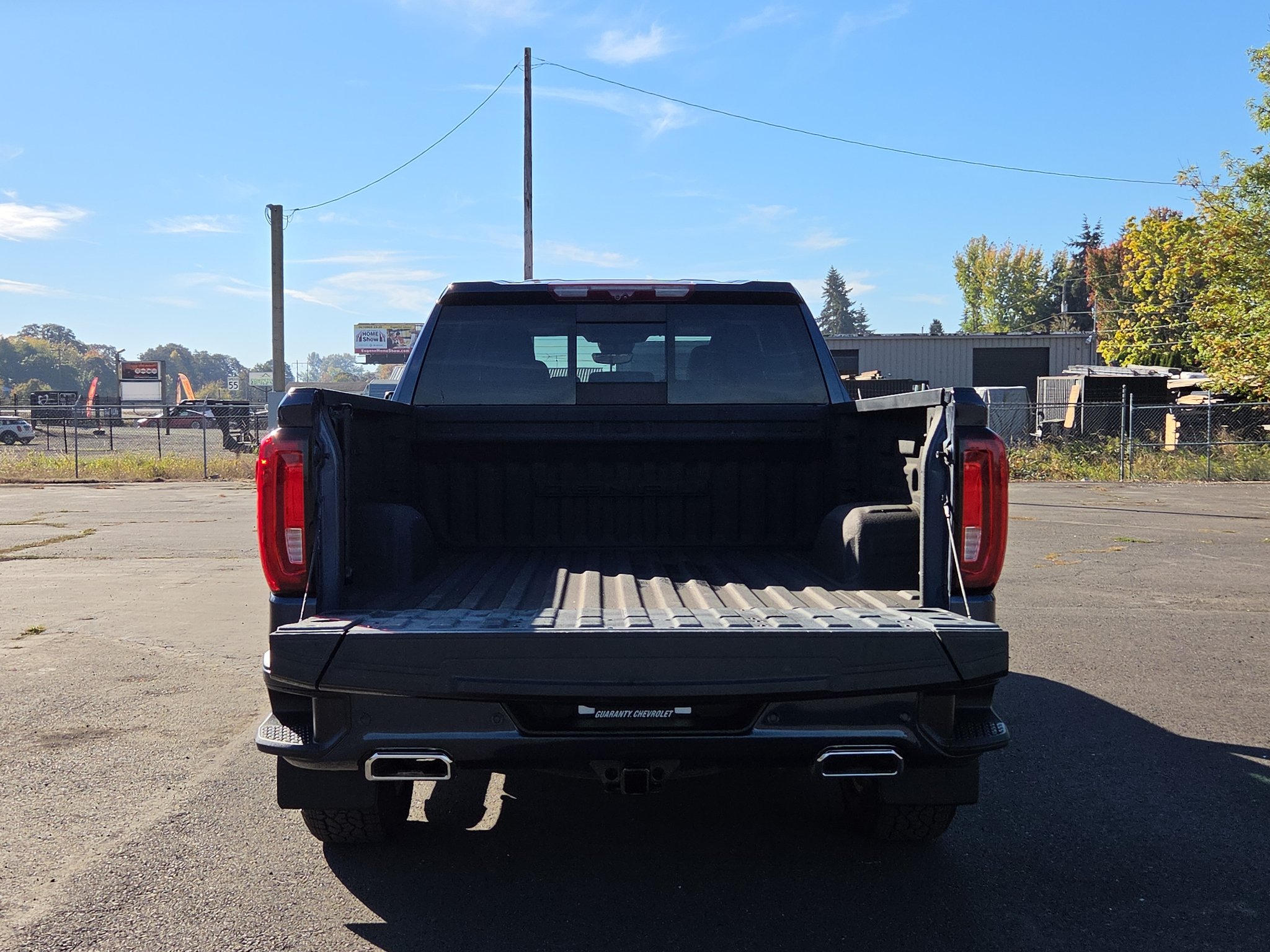 Used 2022 GMC Sierra 1500 Denali w/ Technology Package AWD/4WD image 4