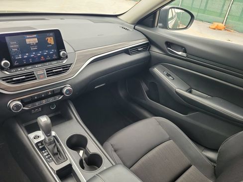Used 2025 Nissan Altima 2.5 SV FWD image 13