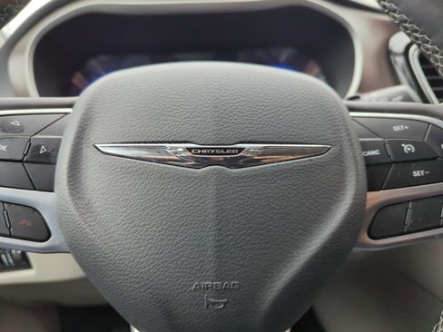 Used 2023 Chrysler Voyager LX image 20