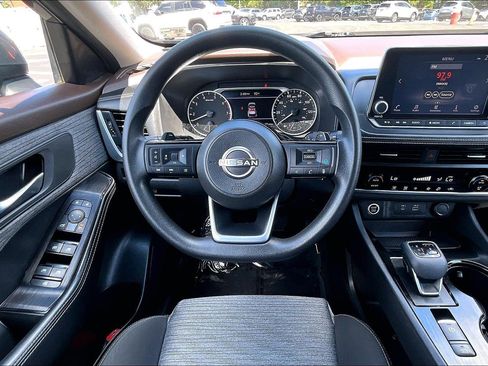 Used 2023 Nissan Rogue SV AWD/4WD image 5