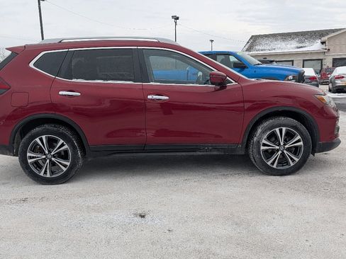 Used 2019 Nissan Rogue SV w/ Sun & Sound Touring Package image 8