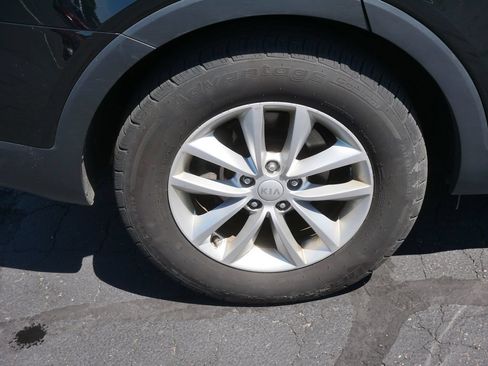 Used 2017 Kia Sorento AWD w/ LX Convenience Package image 8