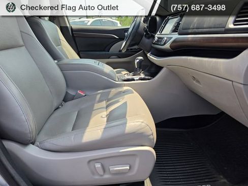 Used 2016 Toyota Highlander Limited Platinum AWD/4WD image 44