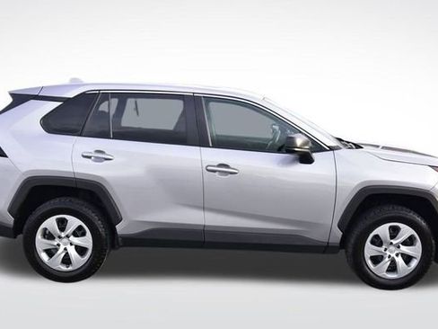 Used 2022 Toyota RAV4 LE image 5