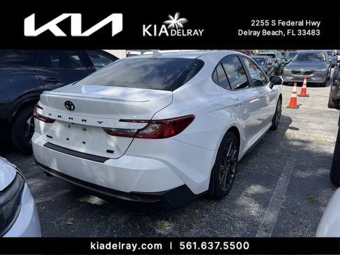 Used 2025 Toyota Camry SE image 7