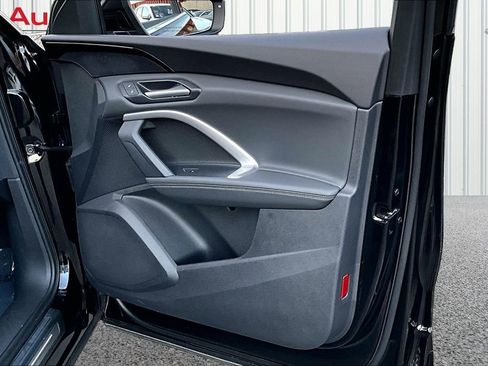 Used 2025 Audi Q5 Premium w/ Convenience Package image 28