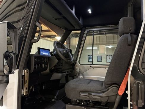 Used 2025 Chevrolet Brightdrop 400 image 10