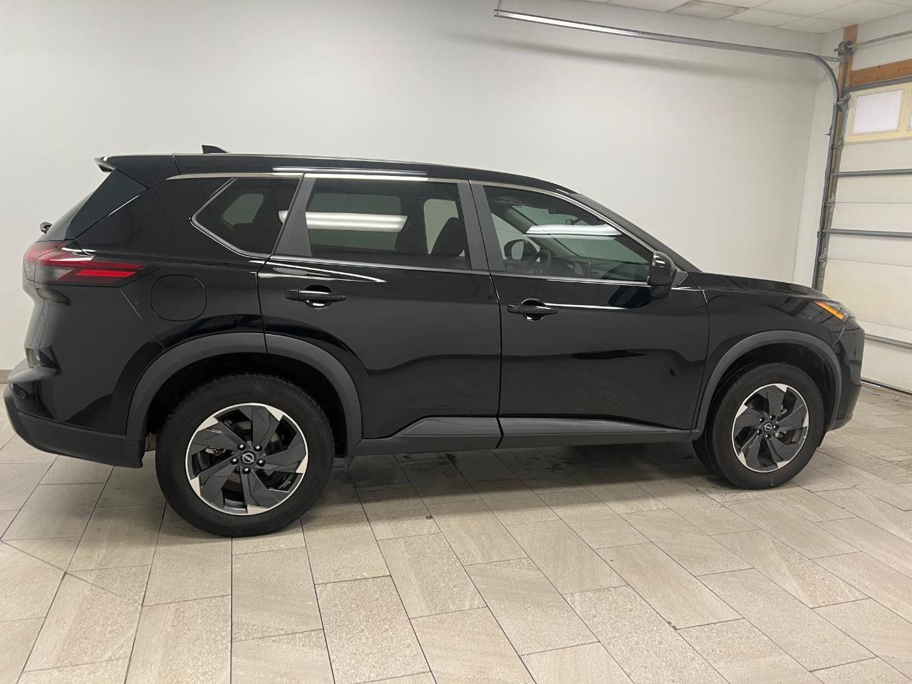 Used 2024 Nissan Rogue SV FWD image 13
