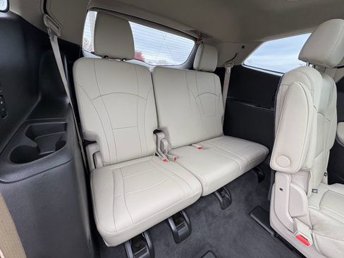 Used 2019 Buick Enclave Essence image 25