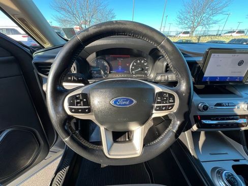 Used 2022 Ford Explorer XLT w/ Class IV Trailer Tow Package image 39