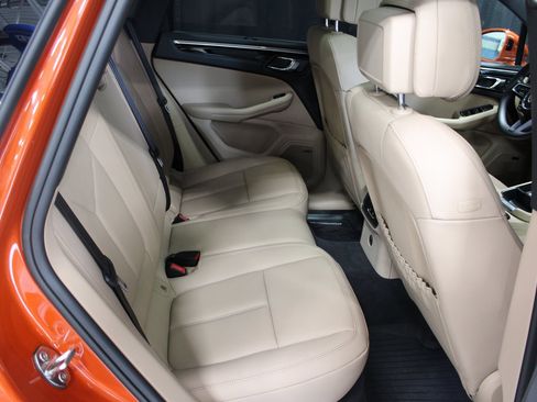 Certified 2025 Porsche Macan image 31