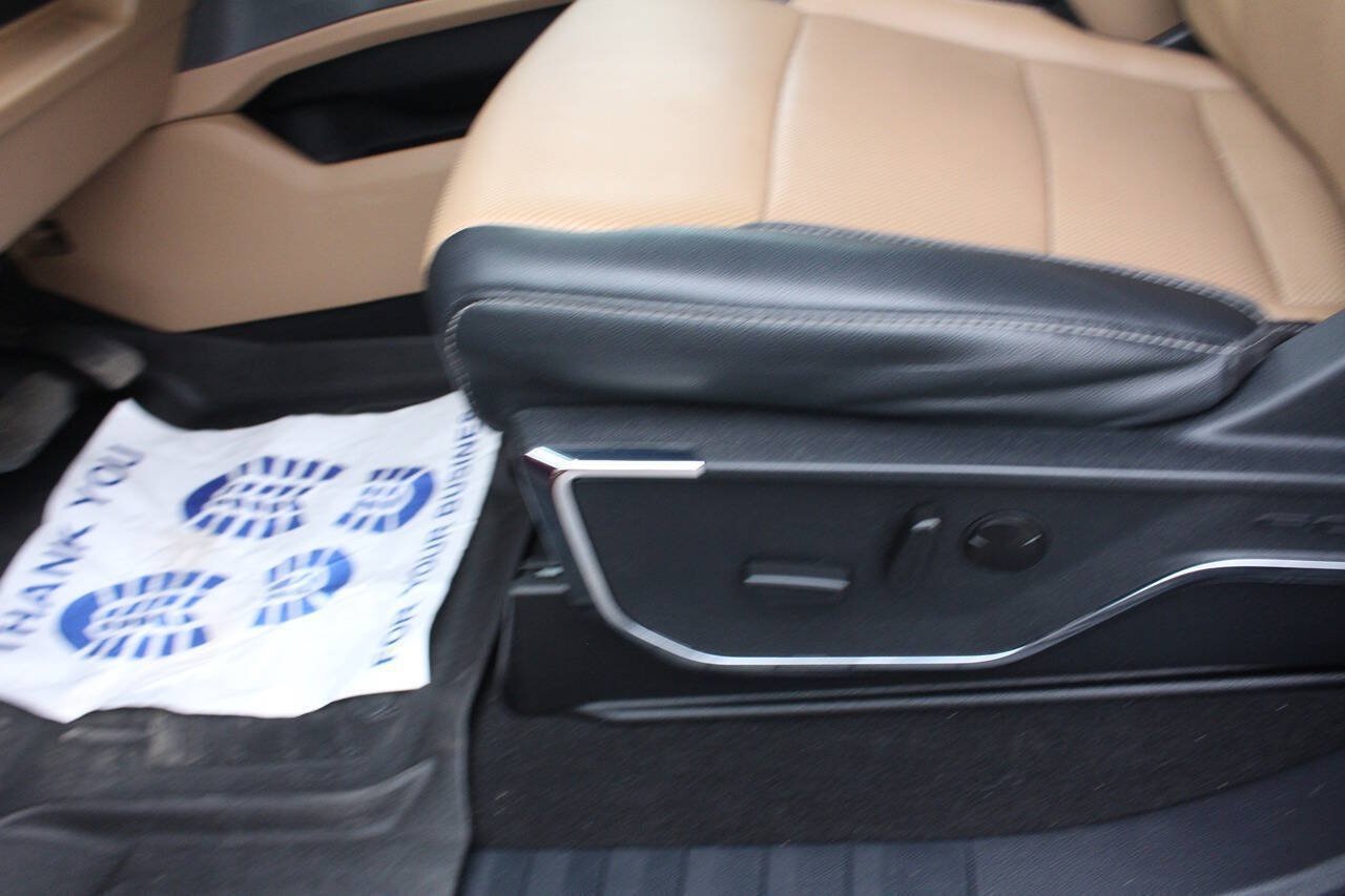 Used 2023 Ford F250 Lariat w/ Lariat Ultimate Package AWD/4WD image 9