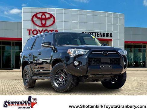 Used 2023 Toyota 4Runner SR5 Premium w/ Moonroof Package AWD/4WD image 1