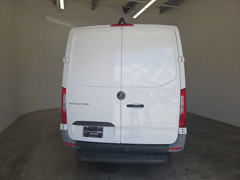 Used 2021 Mercedes-Benz Sprinter 2500 image 6
